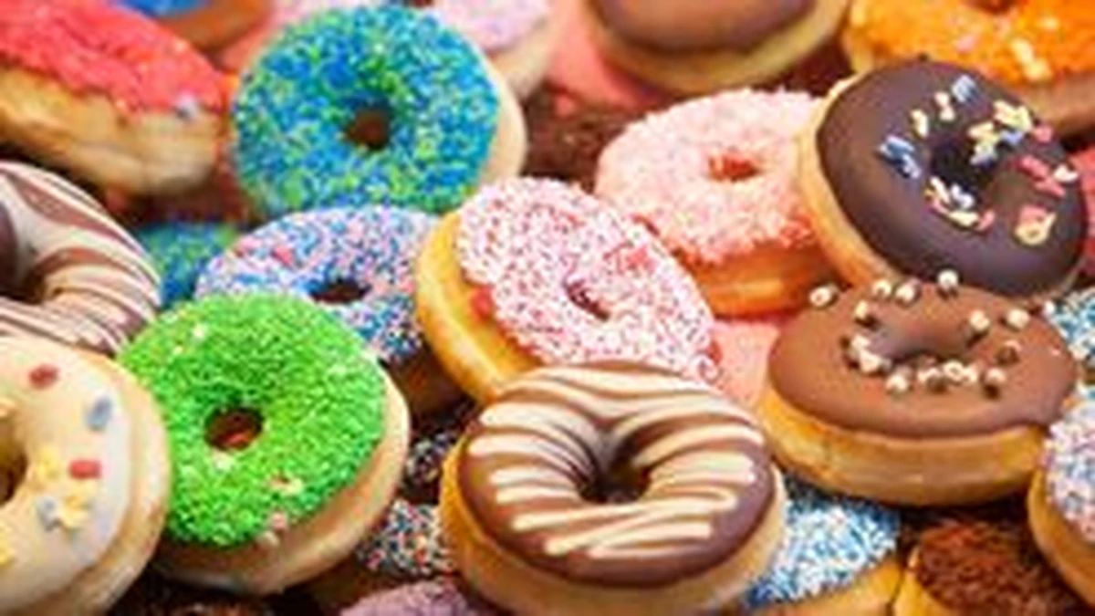 Bánh donut nhiều màu, nhiều cách trang trí khác nhau