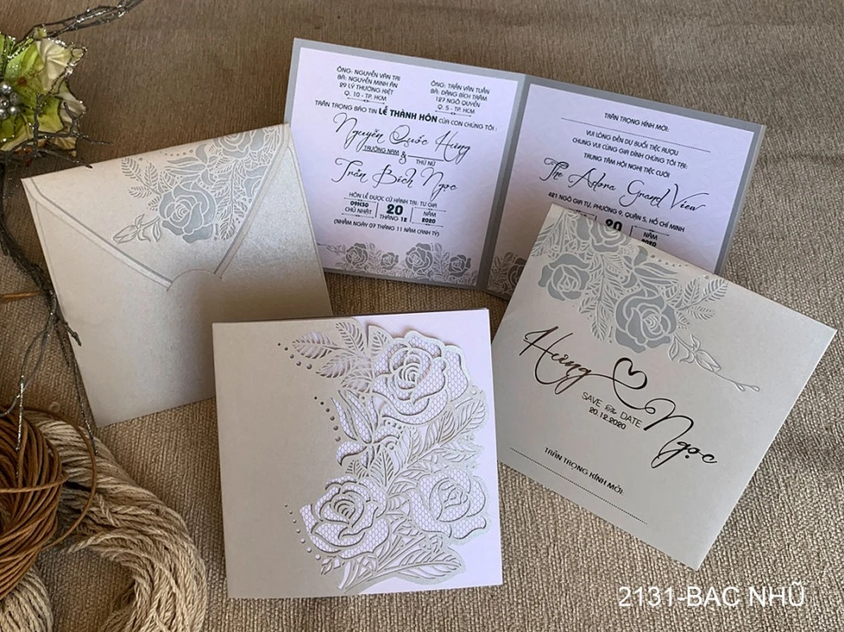 Mẫu thiệp cưới đẹp với phong cách in nhũ