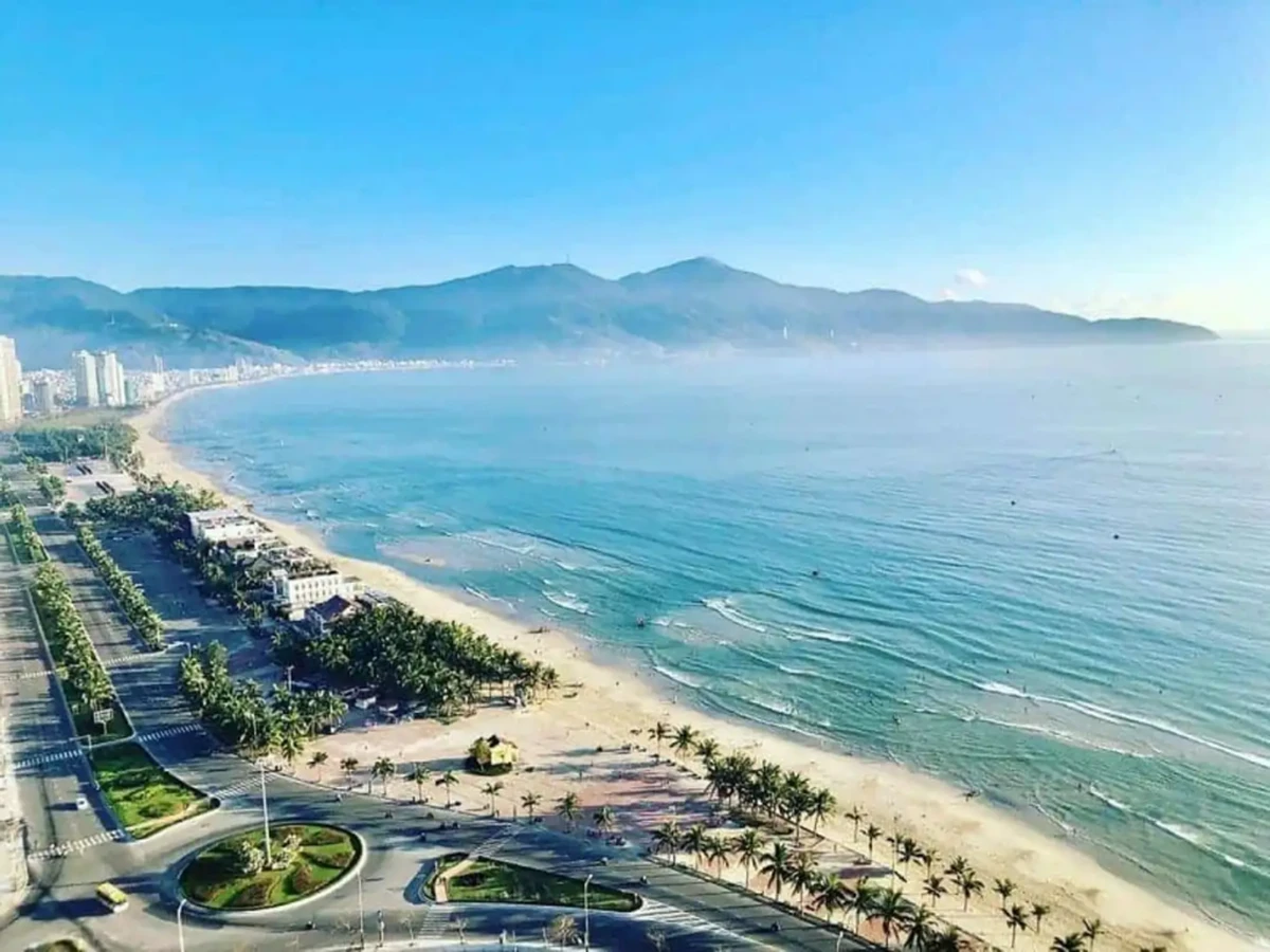 Đà Nẵng là thành phố nhỏ xinh với những bãi biển nổi tiếng