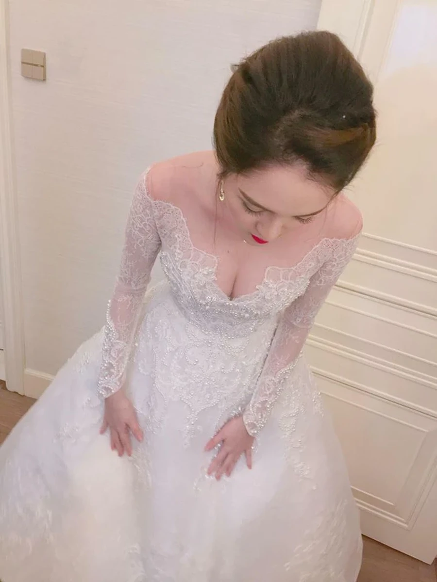 Á hậu Hoàng Anh khoe sắc với bộ váy cưới trắng tinh khôi

