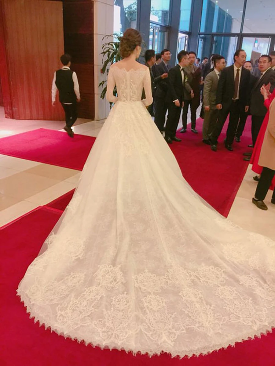 Á hậu Hoàng Anh khoe sắc với bộ váy cưới trắng tinh khôi
