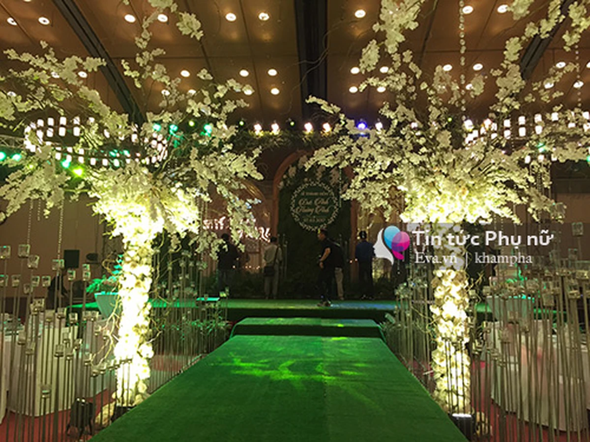 Không gian tiệc cưới sang trọng của Á hậu Hoàng Anh