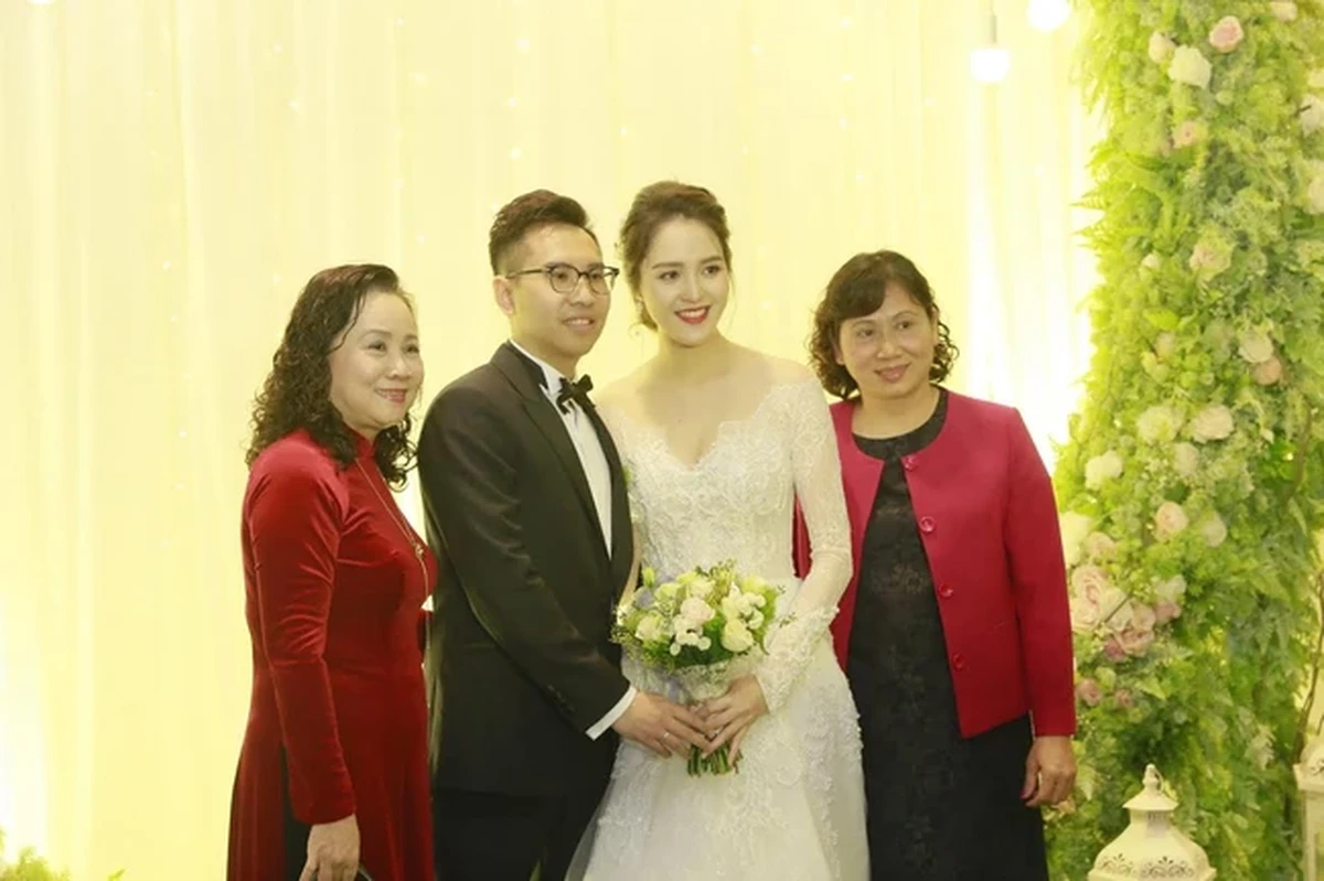 Một vài hình ảnh khác của cô dâu Hoàng Anh tại đám cưới
