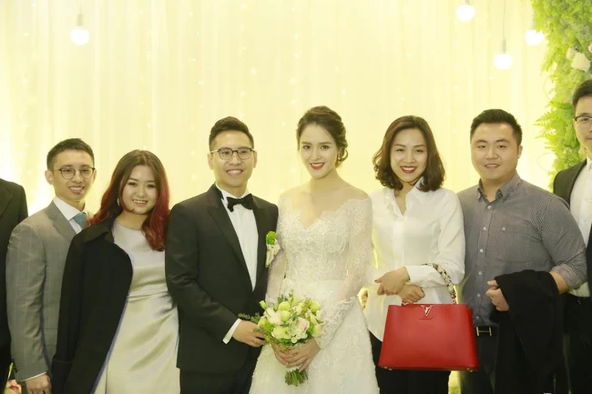 Một vài hình ảnh khác của cô dâu Hoàng Anh tại đám cưới cùng gia đình 
