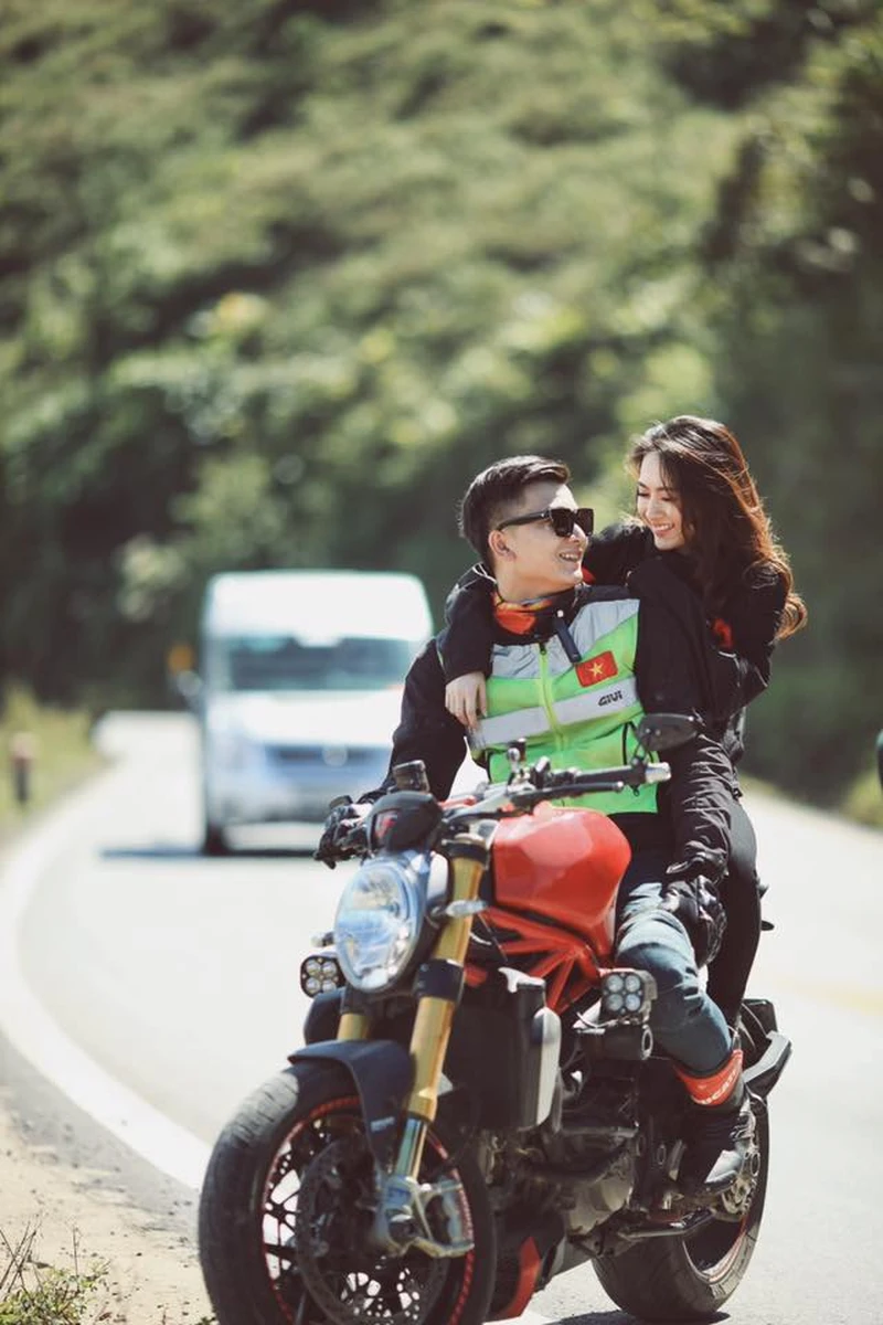 Bộ ảnh cưới trên xe phân khối lớn của cặp đôi Hà Tĩnh -  Minh Phương và Nhật Tèo