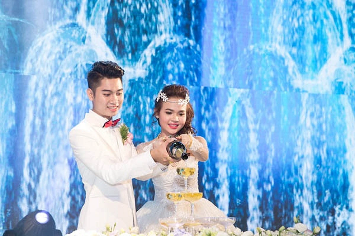Khung cảnh trong đám cưới xa hoa khiến nhiều người trầm trồ
