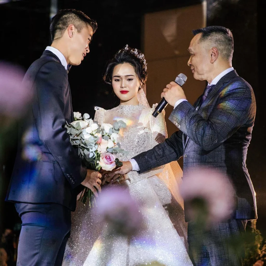 Cách chọn MC cho đám cưới