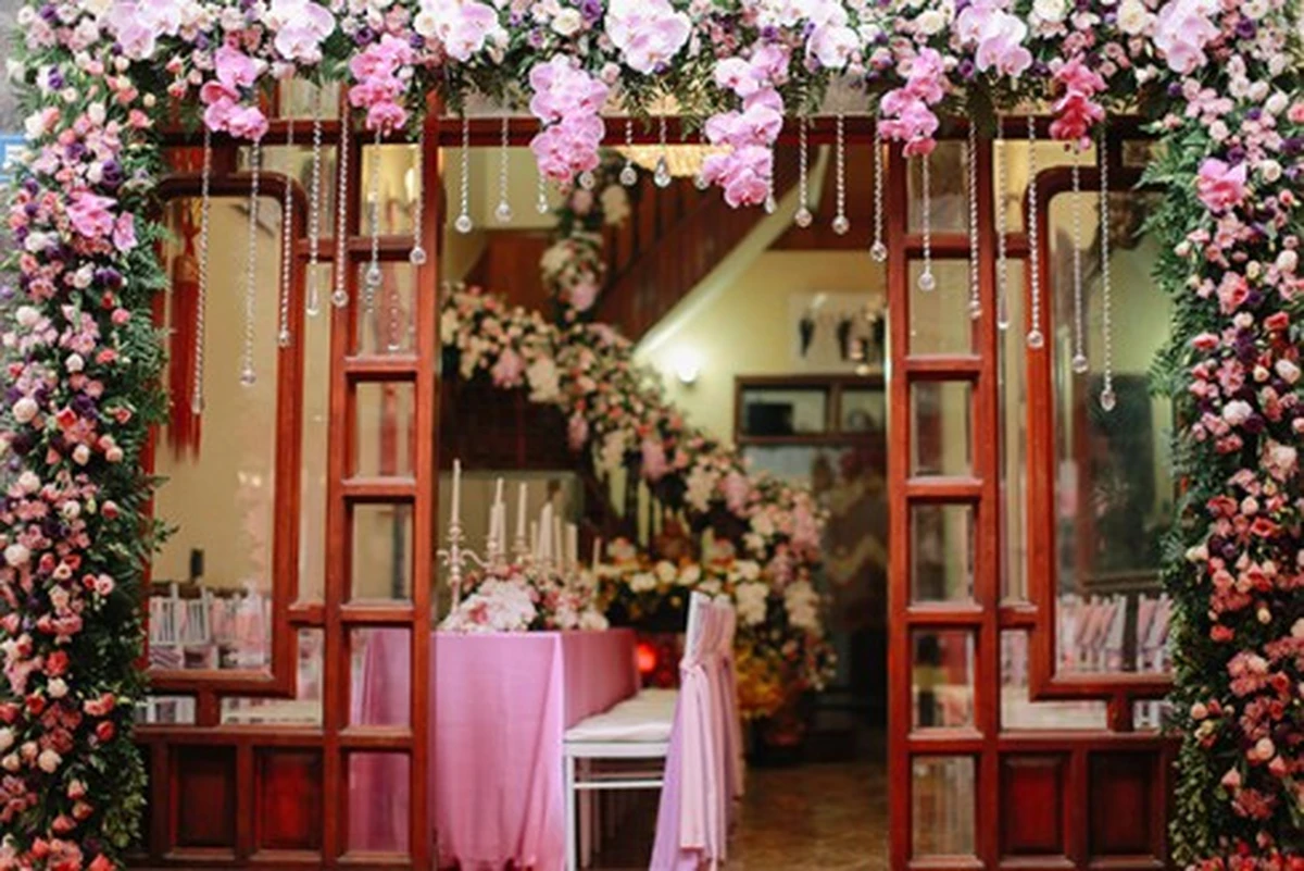 Sắc hồng phủ khắp không gian nhà cô dâu