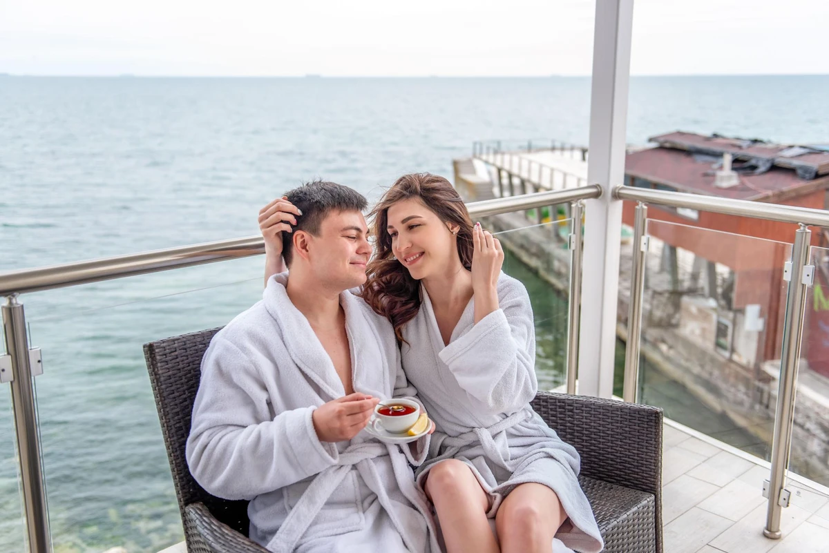 Hình ảnh vợ chồng đang tận hưởng tuần trăng mật 