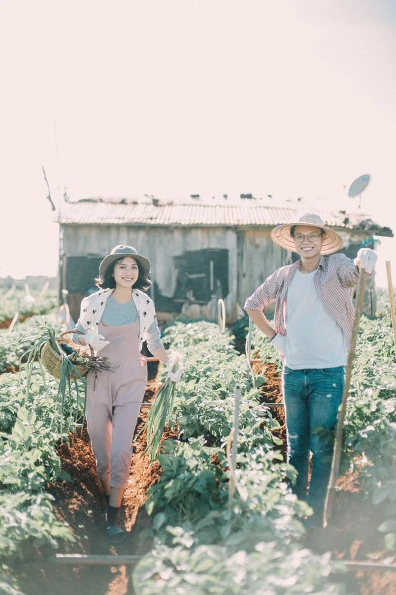 Cả 2 cùng tạo dáng trước ống kính