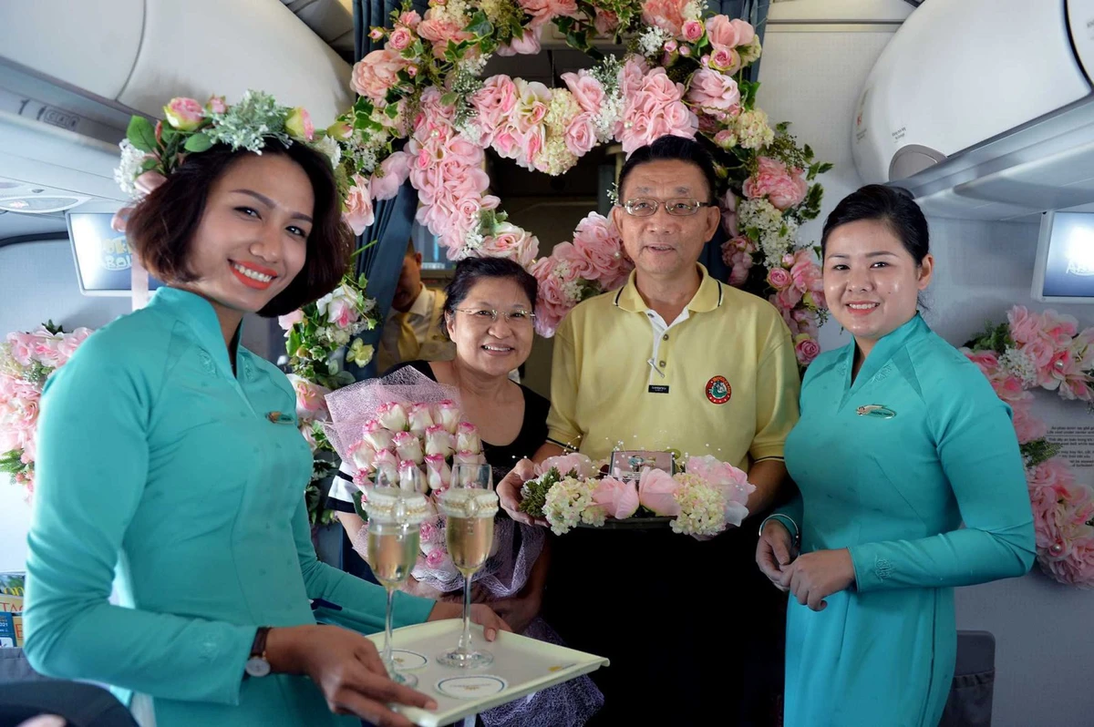 Vietnam Airlines đã vinh hạnh được chấp cánh cho 1 câu chuyện tình yêu đáng ngưỡng mộ thông qua việc tổ chức lễ kỷ niệm 30 năm ngày cưới