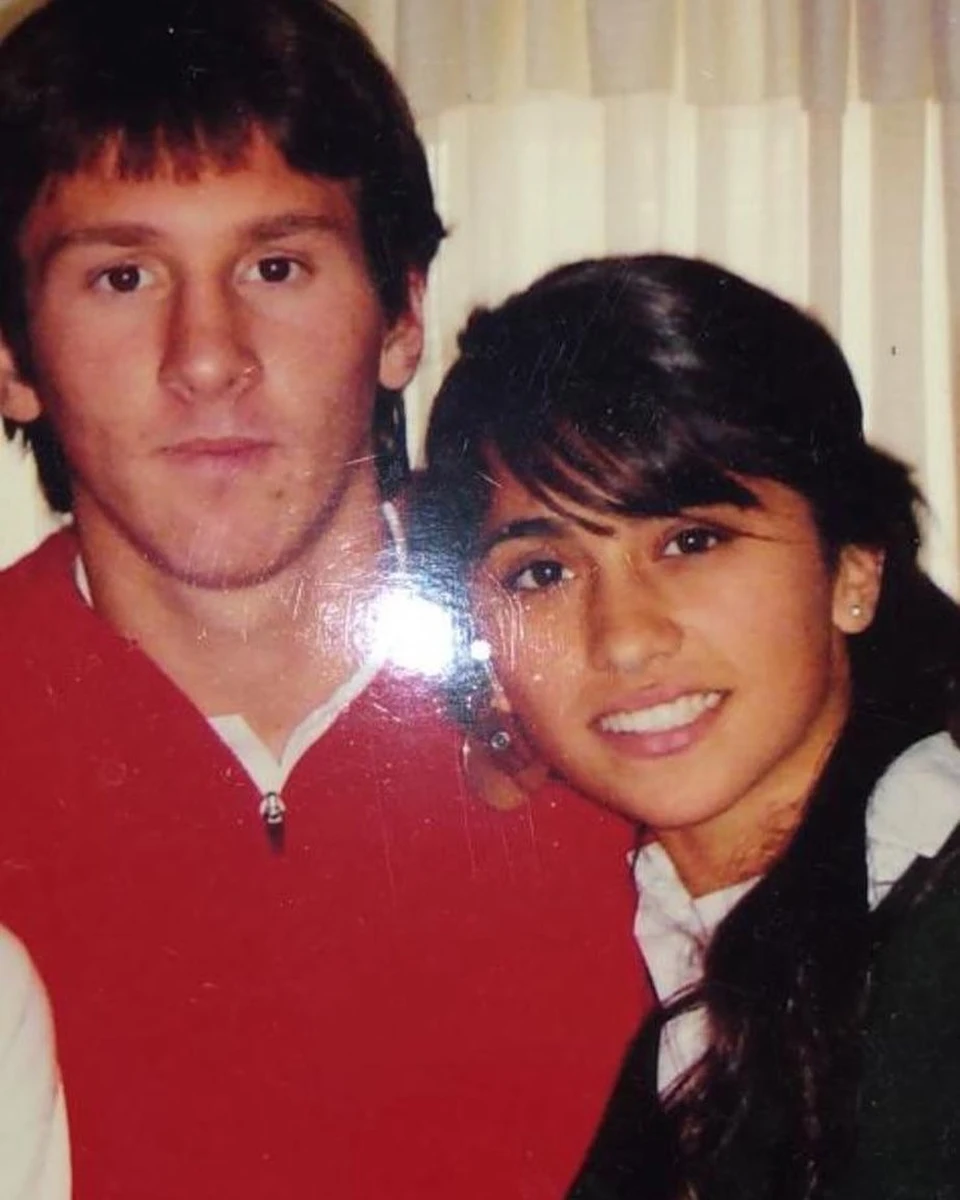 Messi và cô vợ thanh mai trúc mã của mình