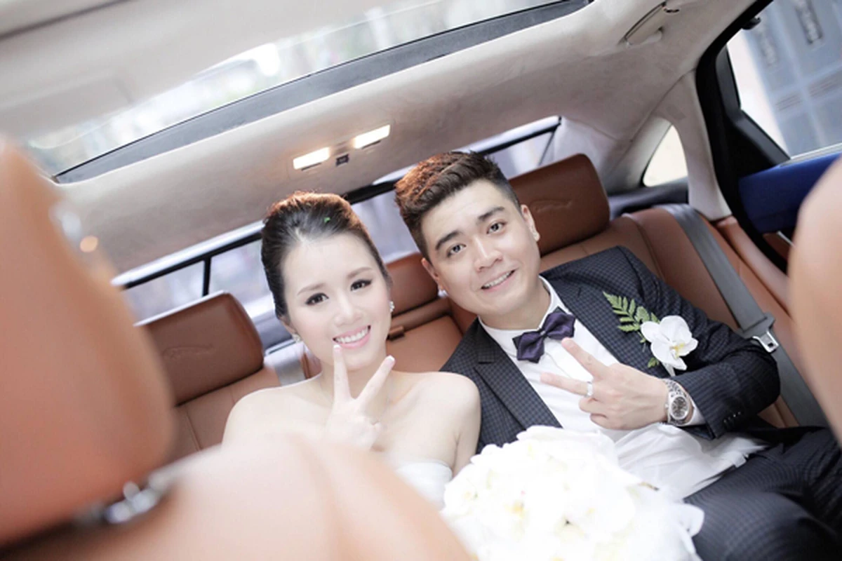 Cặp đôi Tuấn Anh - Vân Anh trên siêu xe cực khủng