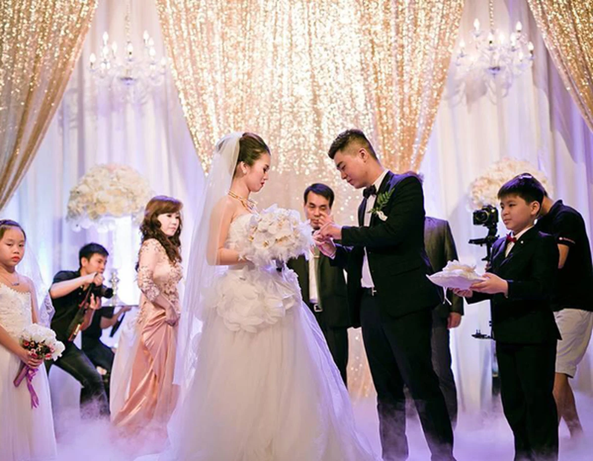 không gian tiệc cưới sang trọng, quý phái