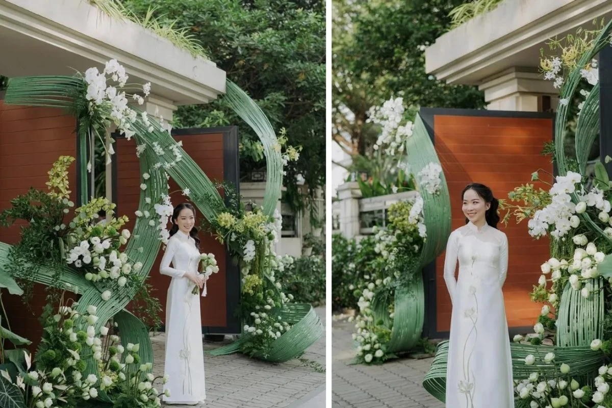 Những bông hoa sen, bát sen cùng hoa trắng li ti được treo cao trên giàn khung cao