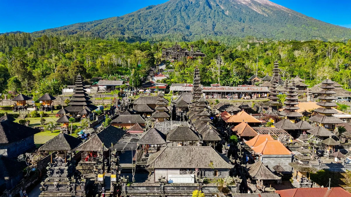 Ước tính có khoảng 20.000 đền thờ rải rác trên đảo Bali