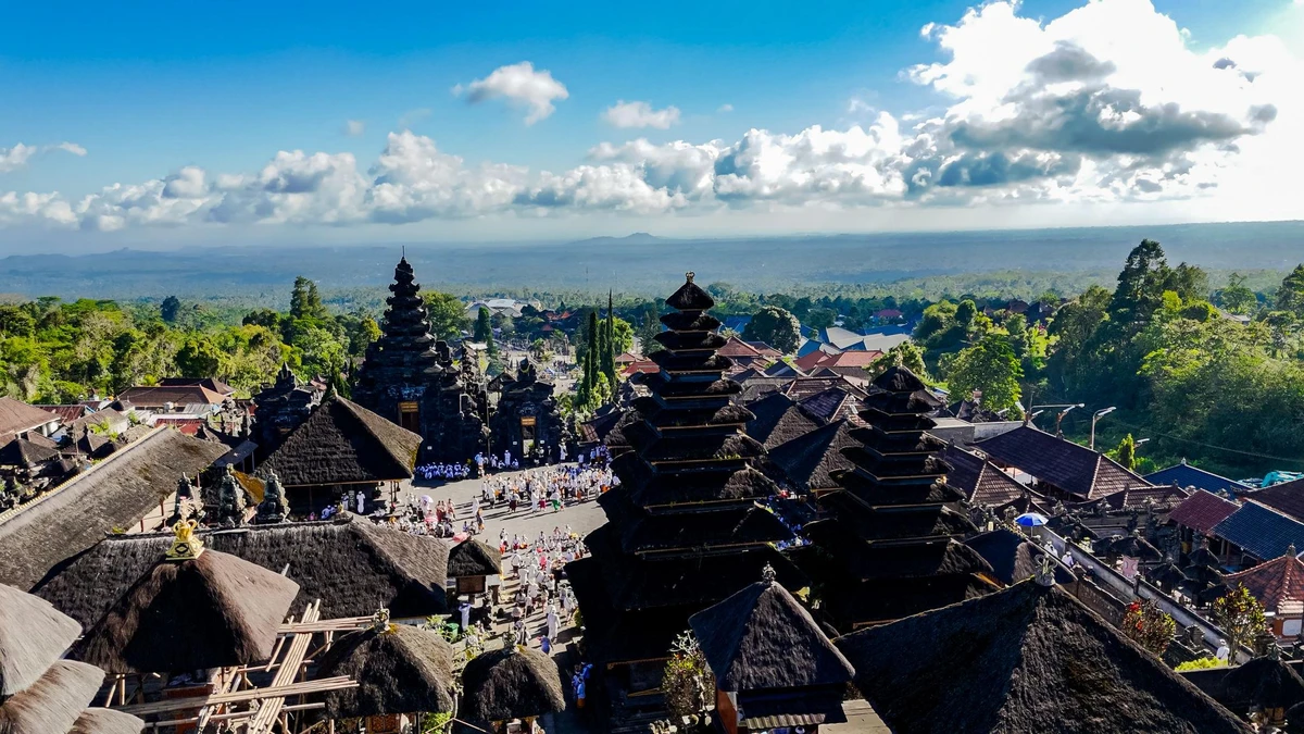 Ước tính có khoảng 20.000 đền thờ rải rác trên đảo Bali