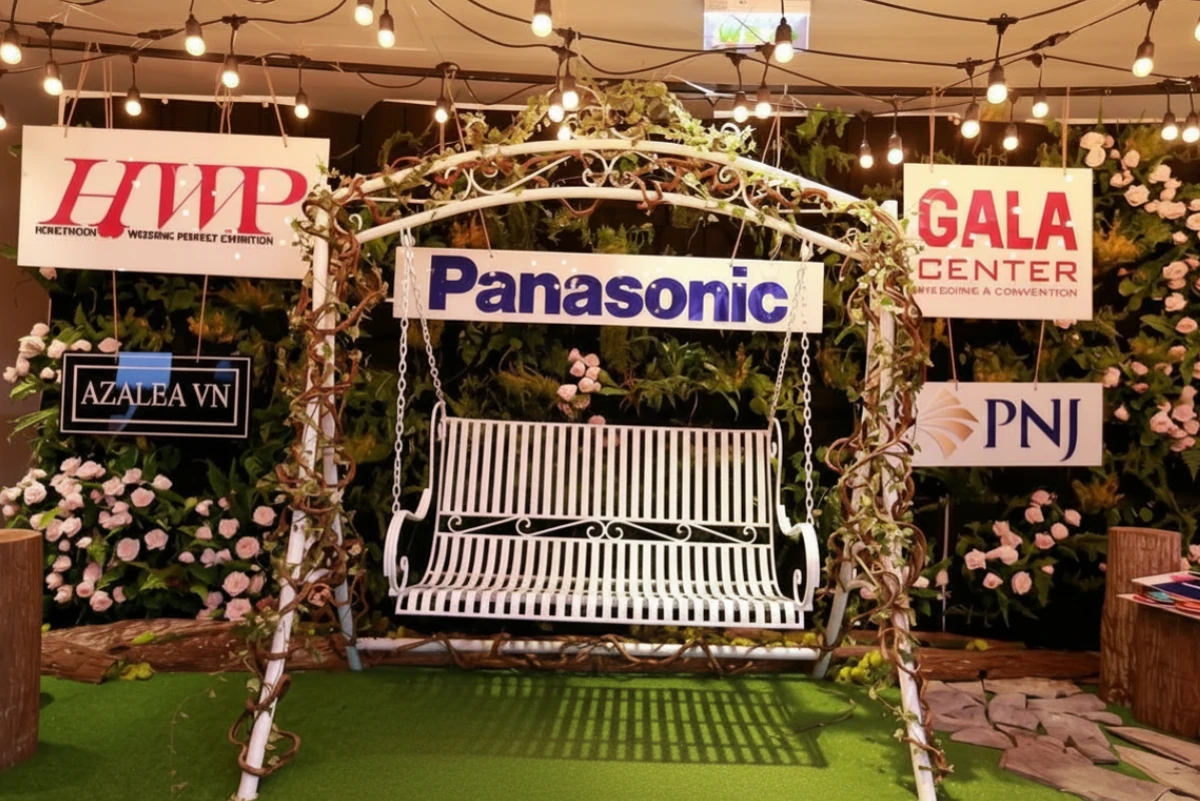 Backdrop được decor tựa như đang bước vào khu rừng tình yêu lãng mạn
