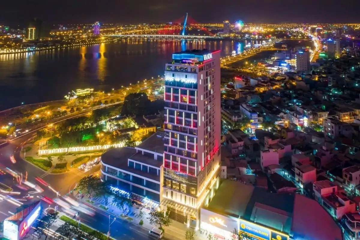 Khách sạn Vanda nằm ở vị trí đắc địa tại thành phố Đà Nẵng