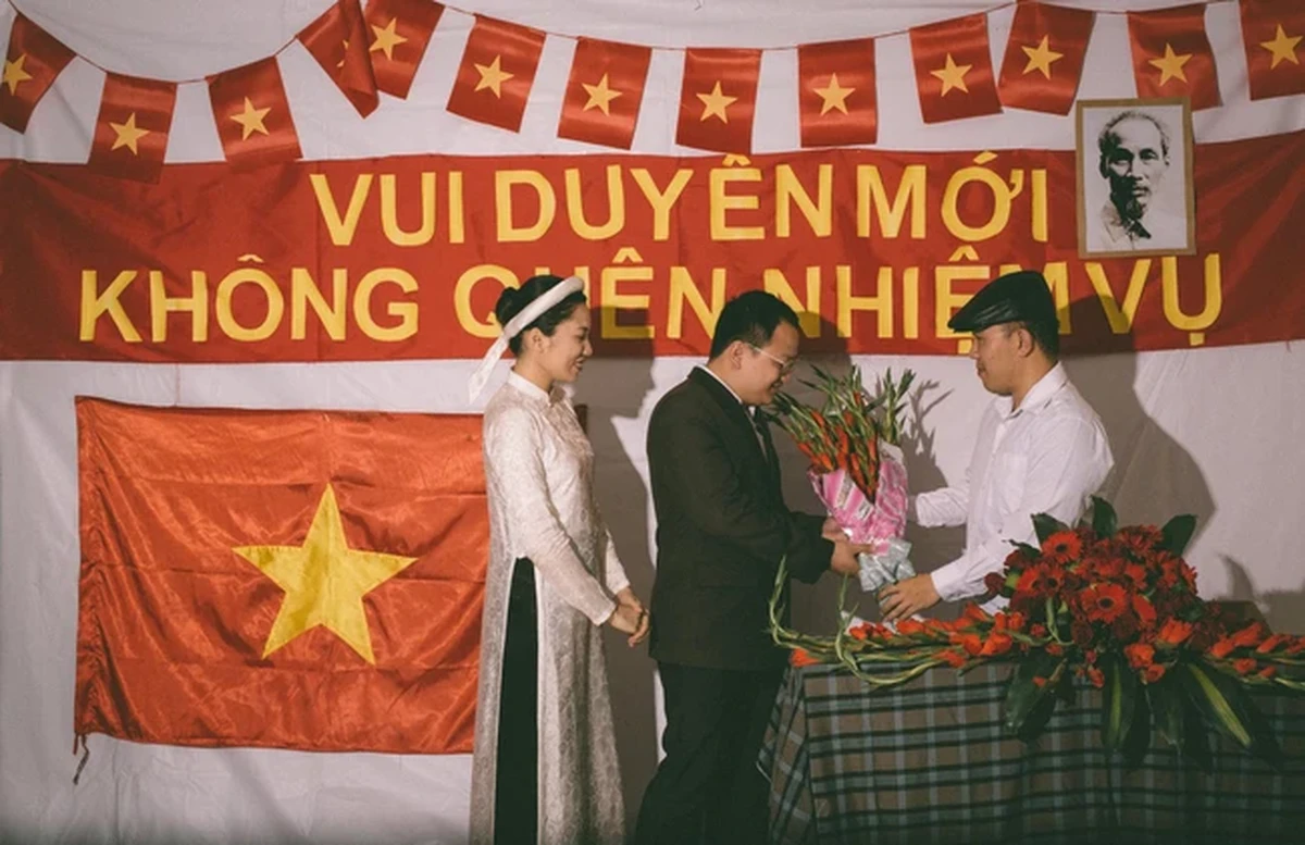 Hôn lễ thời kháng chiến chống Mỹ được diễn ra với thủ trưởng hoặc cấp trên là người chủ hôn