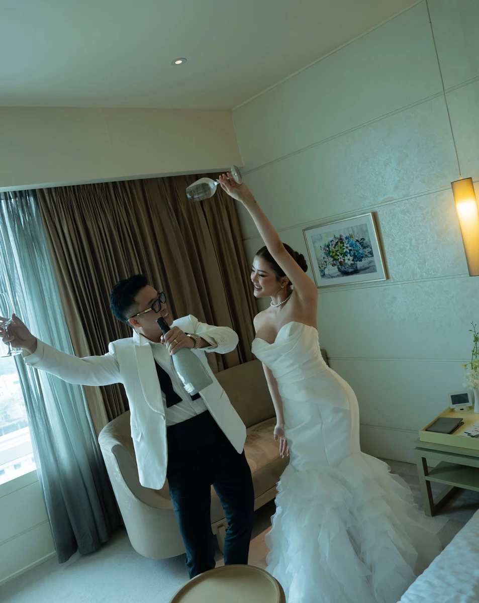 Ảnh cưới trong không gian studio