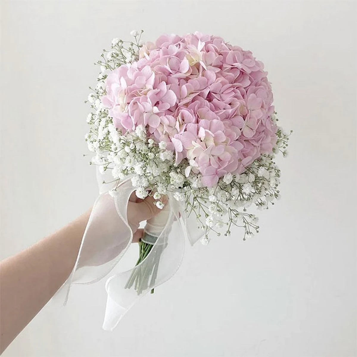 Bó hoa cưới cẩm tú cầu hồng pastel