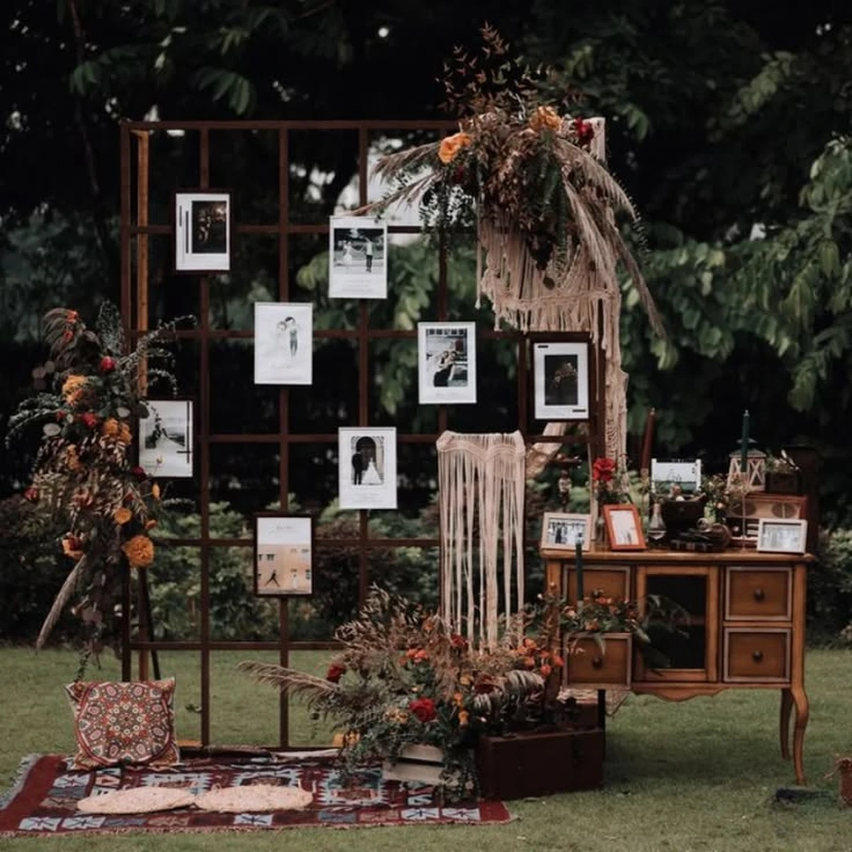 Loại hoa được sử dụng nhiều nhất trong bàn gallery Rustic là hoa bi trắng