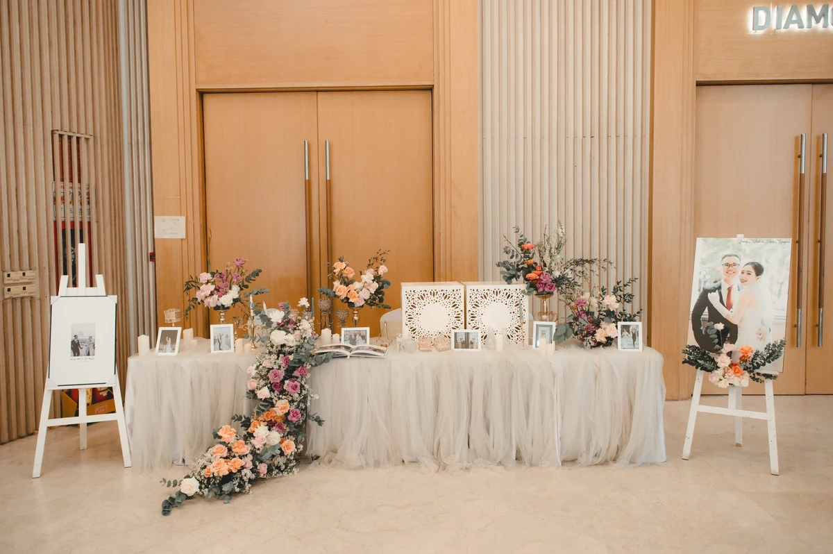 Bàn gallery phong cách Neutral mang lại sự nhẹ nhàng, thanh thoát, mà bất kỳ ai nhìn vào cũng có thể cảm nhận được