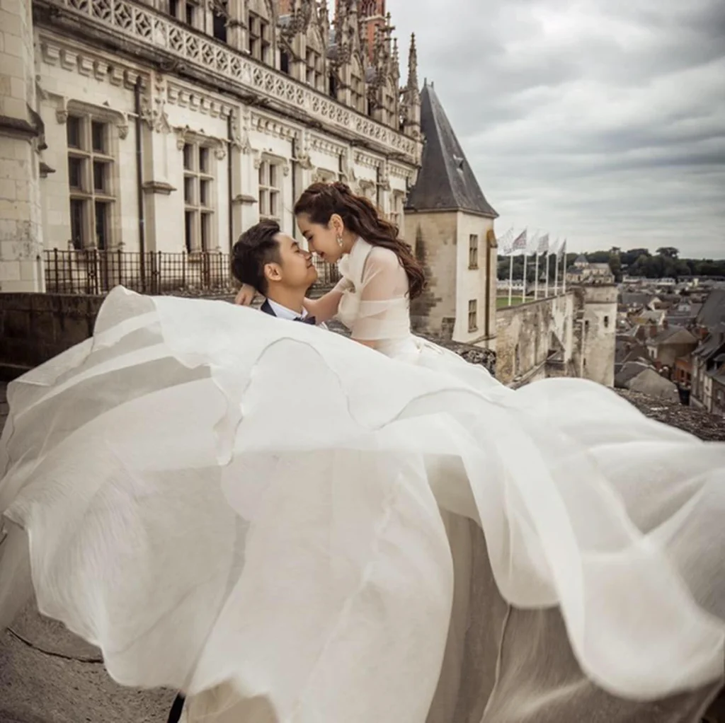 Loạt váy cưới đậm chất ‘cổ tích’ của sao Việt năm 2016
