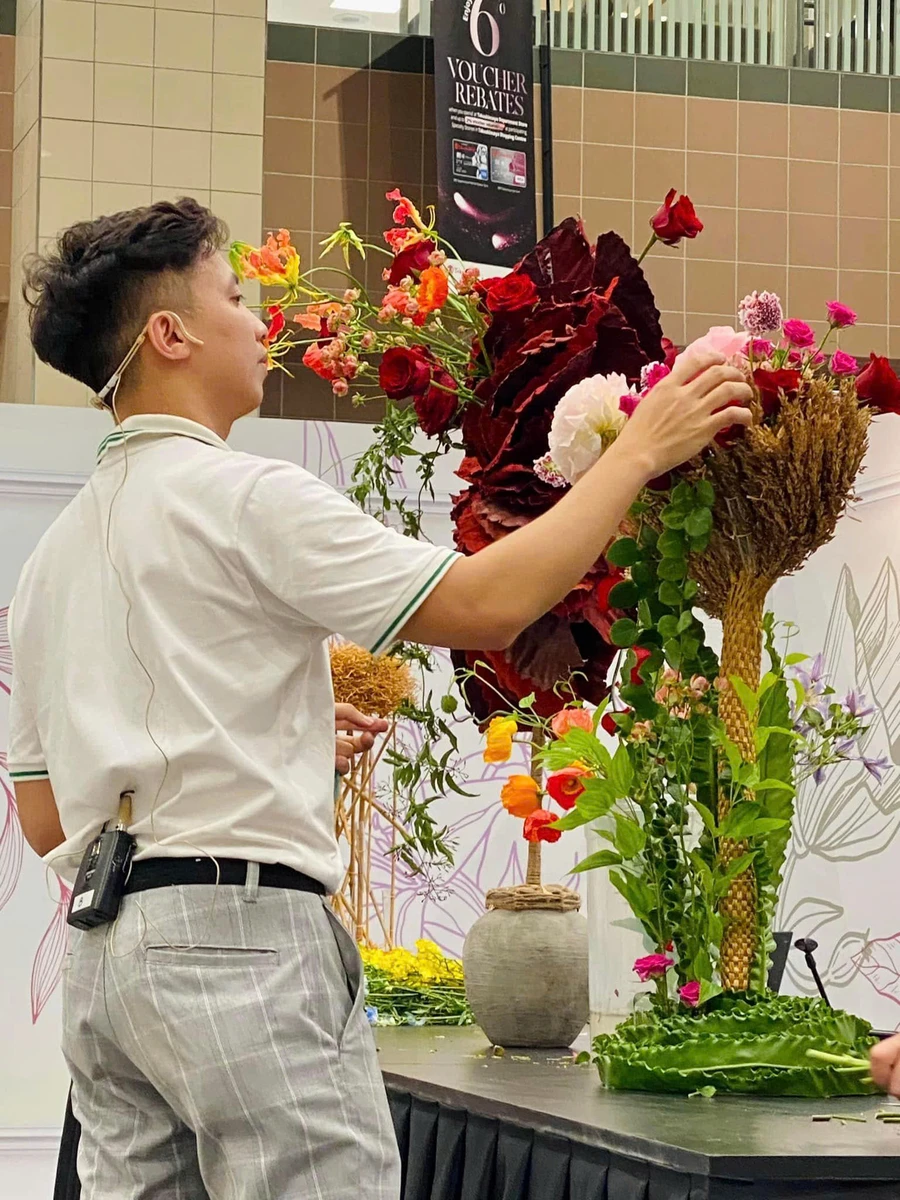 Nhà thiết kế của bộ sưu tập Love Flowers