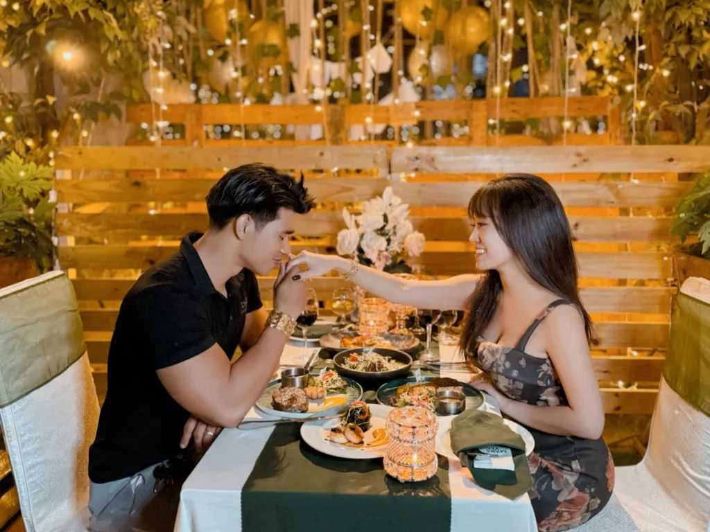 Mẹo để trăng mật ngày mưa bão vẫn lãng mạn