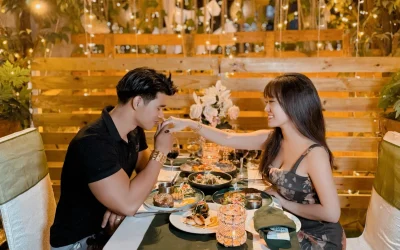 Cả 2 hẹn hò nhau trong một buổi ăn lãng mạn