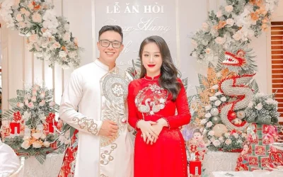 Cô dâu chú rể tại lễ ăn hỏi của mình