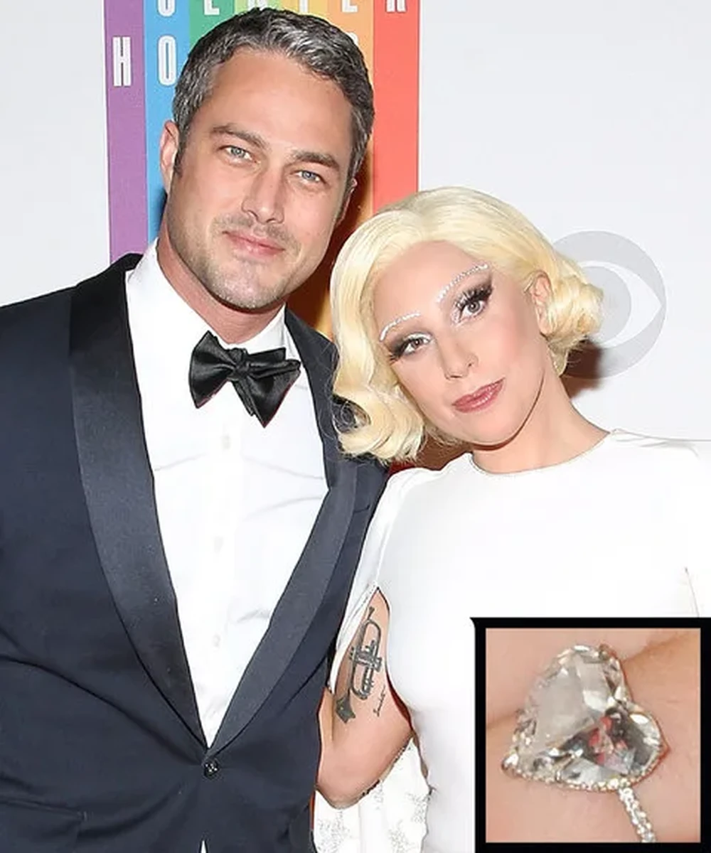 Chiếc nhẫn đính hôn gắn viên kim cương hình trái tim từ thương hiệu Lorraine Schwartz của Lady Gaga và Taylor Kinney