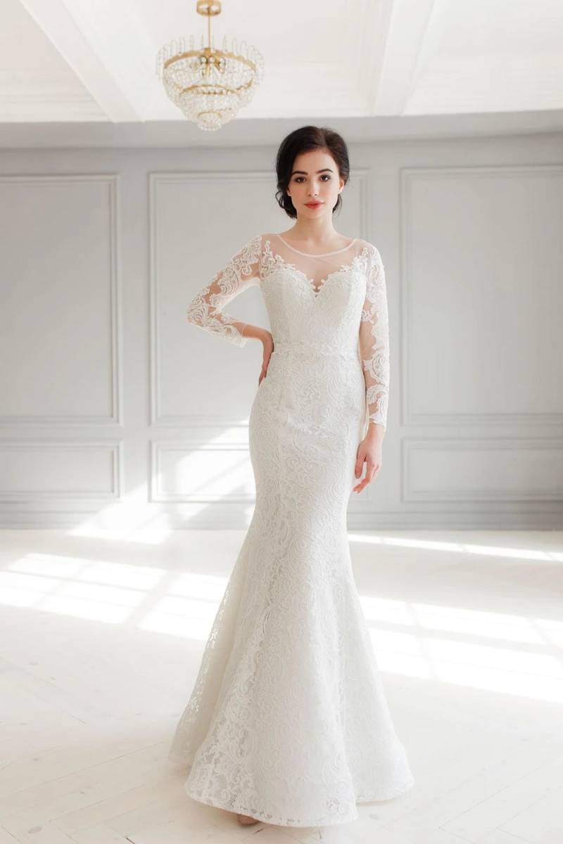 Váy cưới đuôi cá ren dài tay giúp tôn dáng cô dâu