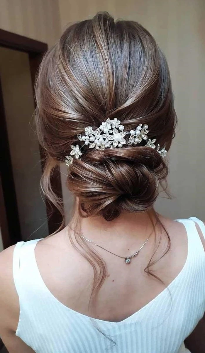 Kiểu tóc vúi chignon nhẹ nhàng
