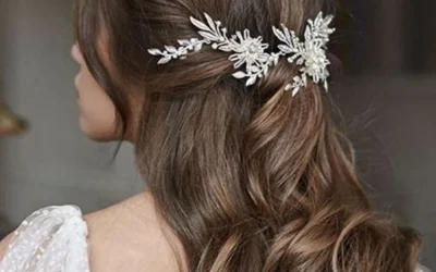 Cô dâu tóc xoăn buộc nửa đầu đơn giản