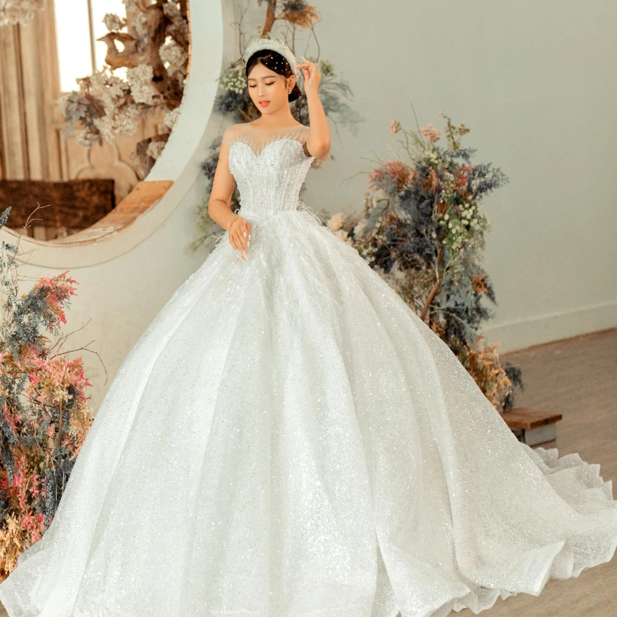Lucky Anh Và Em, bạn có thể tự do lựa chọn nhiều mẫu áo cưới đẹp và sang trọng