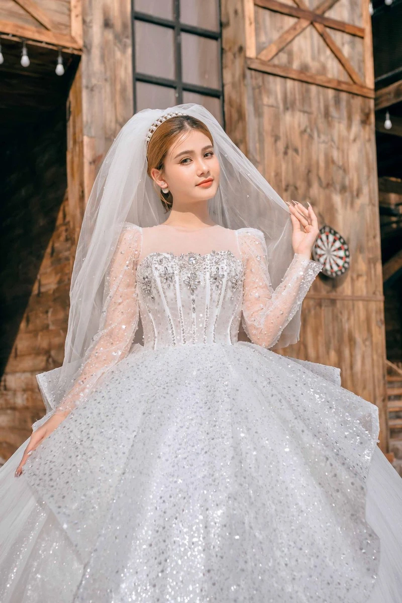 Lucky Anh Và Em, bạn có thể tự do lựa chọn nhiều mẫu áo cưới đẹp và sang trọng