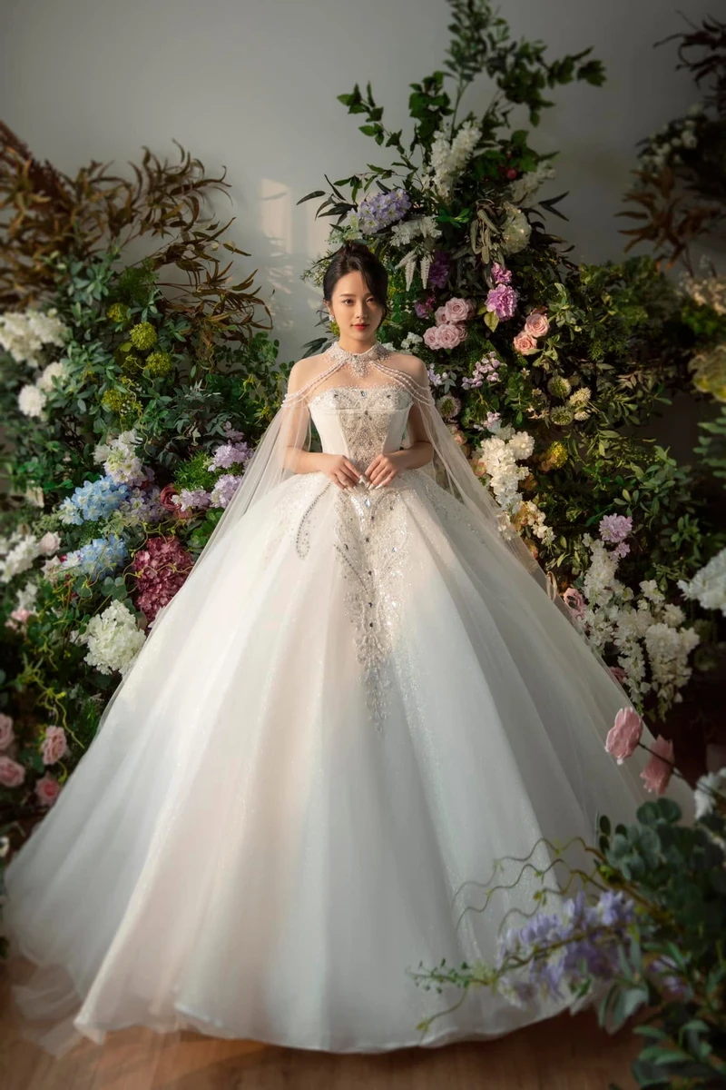 Queen Bridal đã thổi hồn vào trong từng đường nét nhằm vươn tới một vẻ đẹp hoàn hảo nhất của cô dâu 