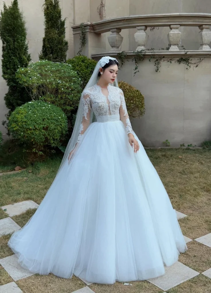 Chụp ảnh cưới phong cách sang trọng, tự nhiên tại Queen Bridal Studio
