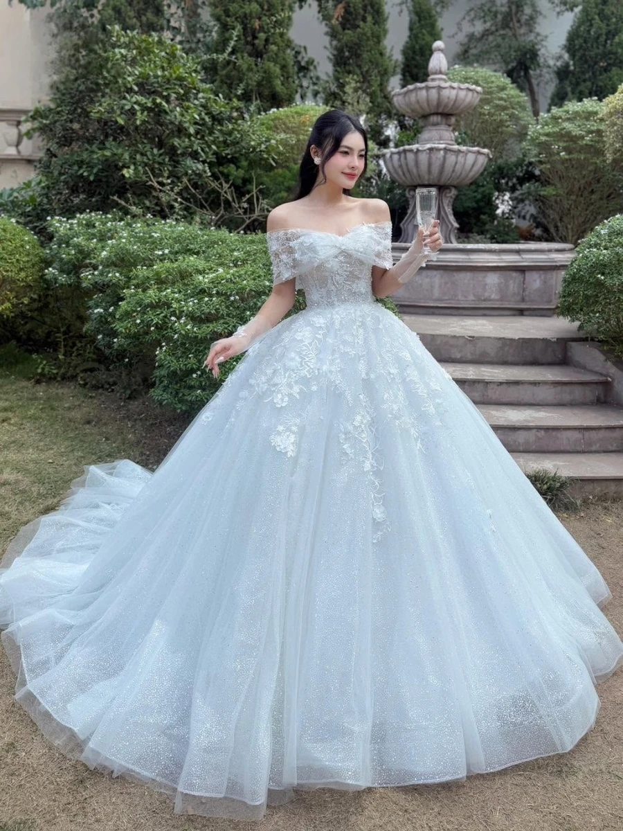 Váy cưới cô dâu trang trọng, thanh lịch 