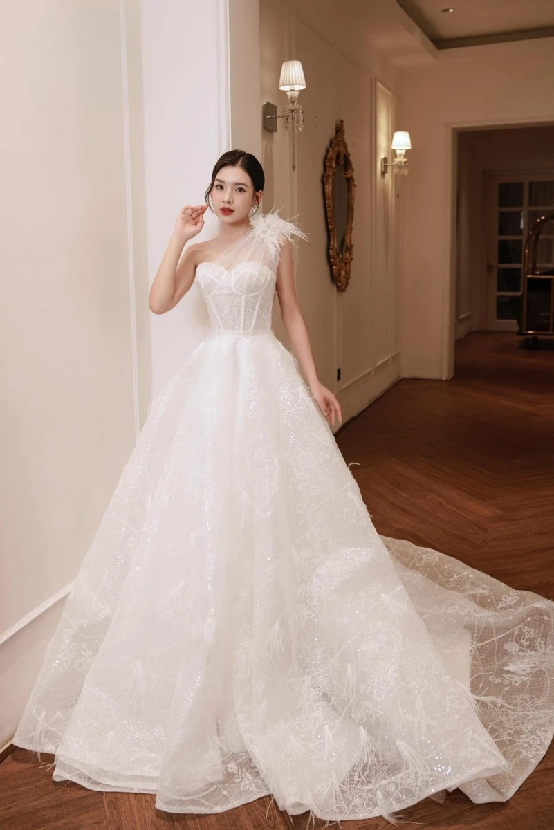Queen Bridal đã thổi hồn vào trong từng đường nét nhằm vươn tới một vẻ đẹp hoàn hảo nhất của cô dâu 