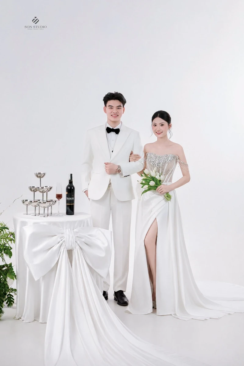 Khoảnh khắc của cô dâu chú rể
