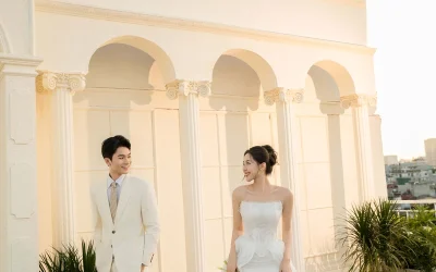 Chú rể đứng phía bên phải cô dâu