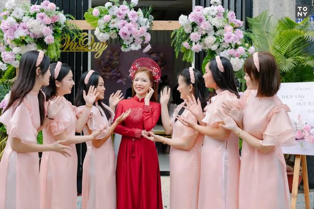 Tặng quà gì cho phù dâu?