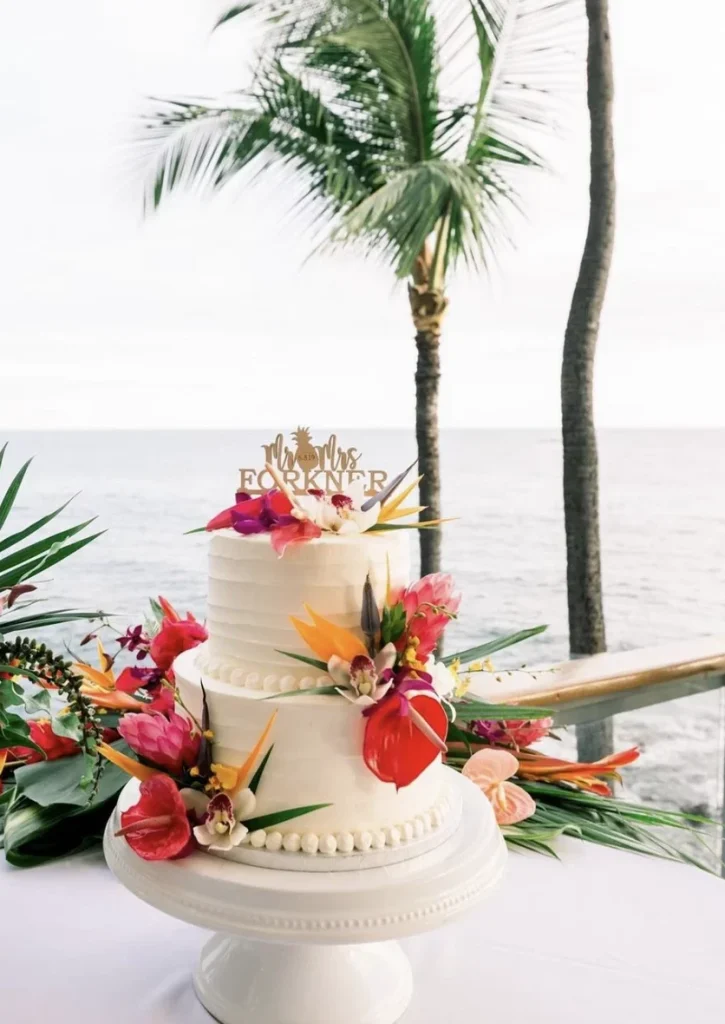 6 thiết kế topper cực sáng tạo cho chiếc bánh cưới mang phong cách nhiệt đới