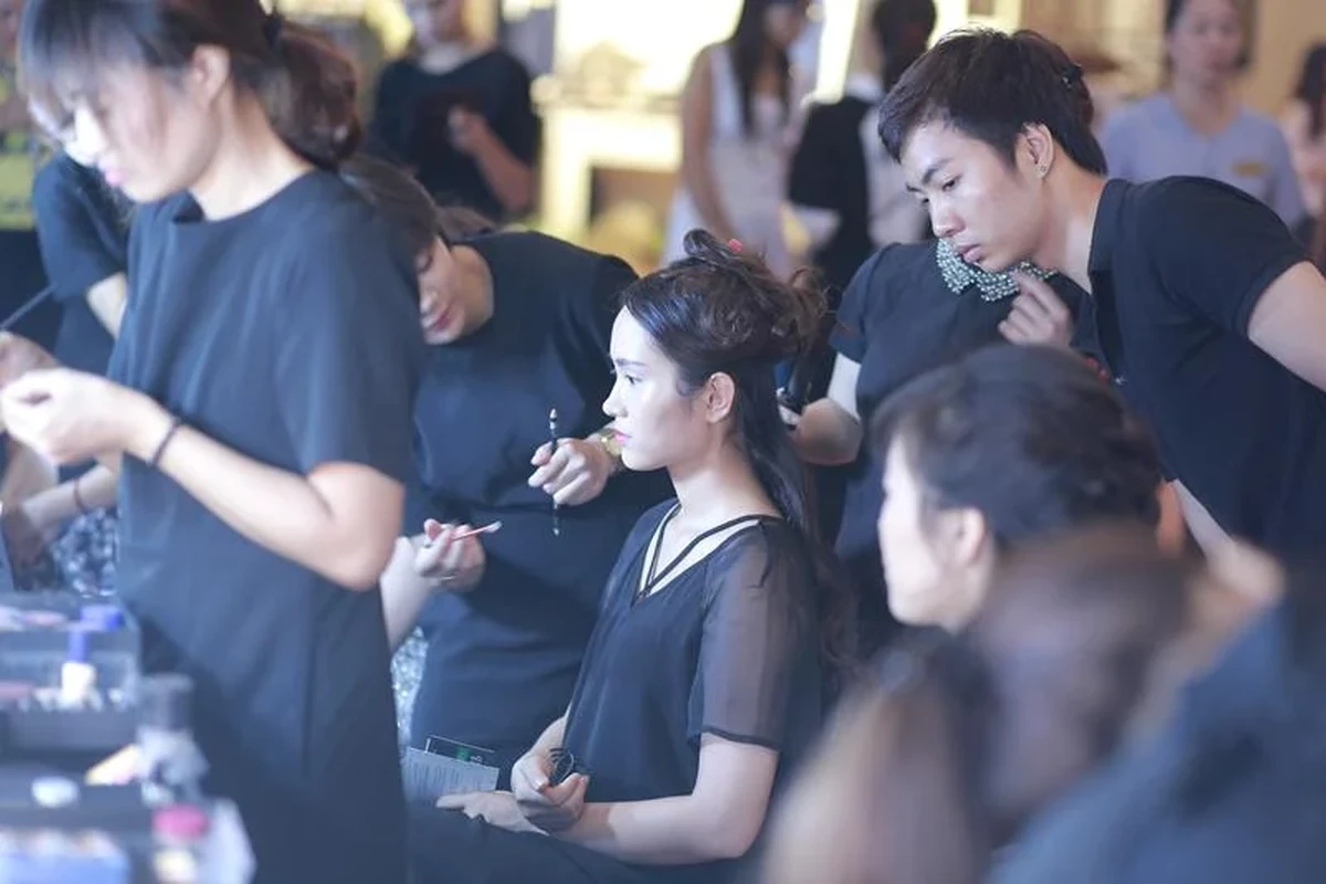 Các bước trang điểm tương đối hoàn chỉnh