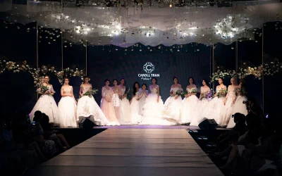 Những người mẫu nhí trong bộ váy Tutu trắng tinh khôi như những thiên thần nhỏ dẫn người mẫu nữ trên sàn catwalk