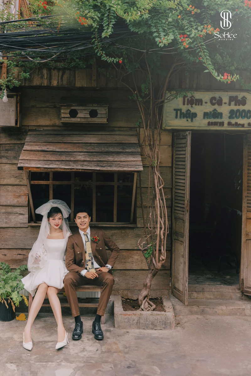 Phong cách trang điểm vintage là có thể tôn lên nét đẹp cân đối, ấn tượng cho khuôn mặt cô dâu